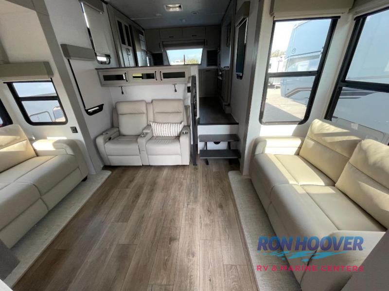 2025 PALOMINO 388FKH - Image 25
