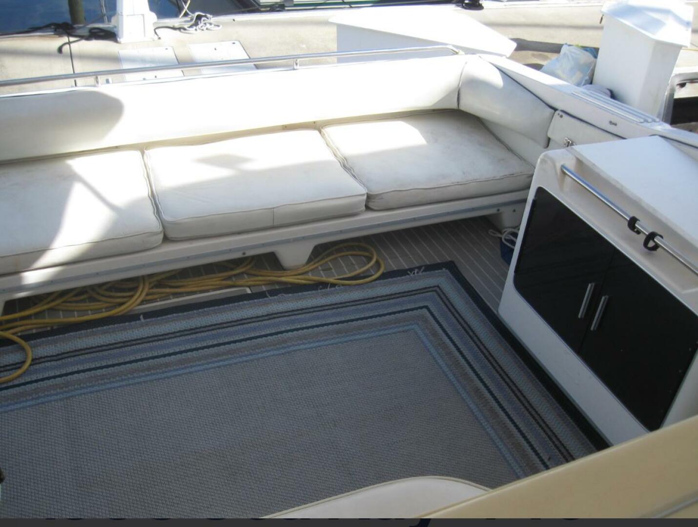 1993 Sea Ray 440 Sundancer - Image 11