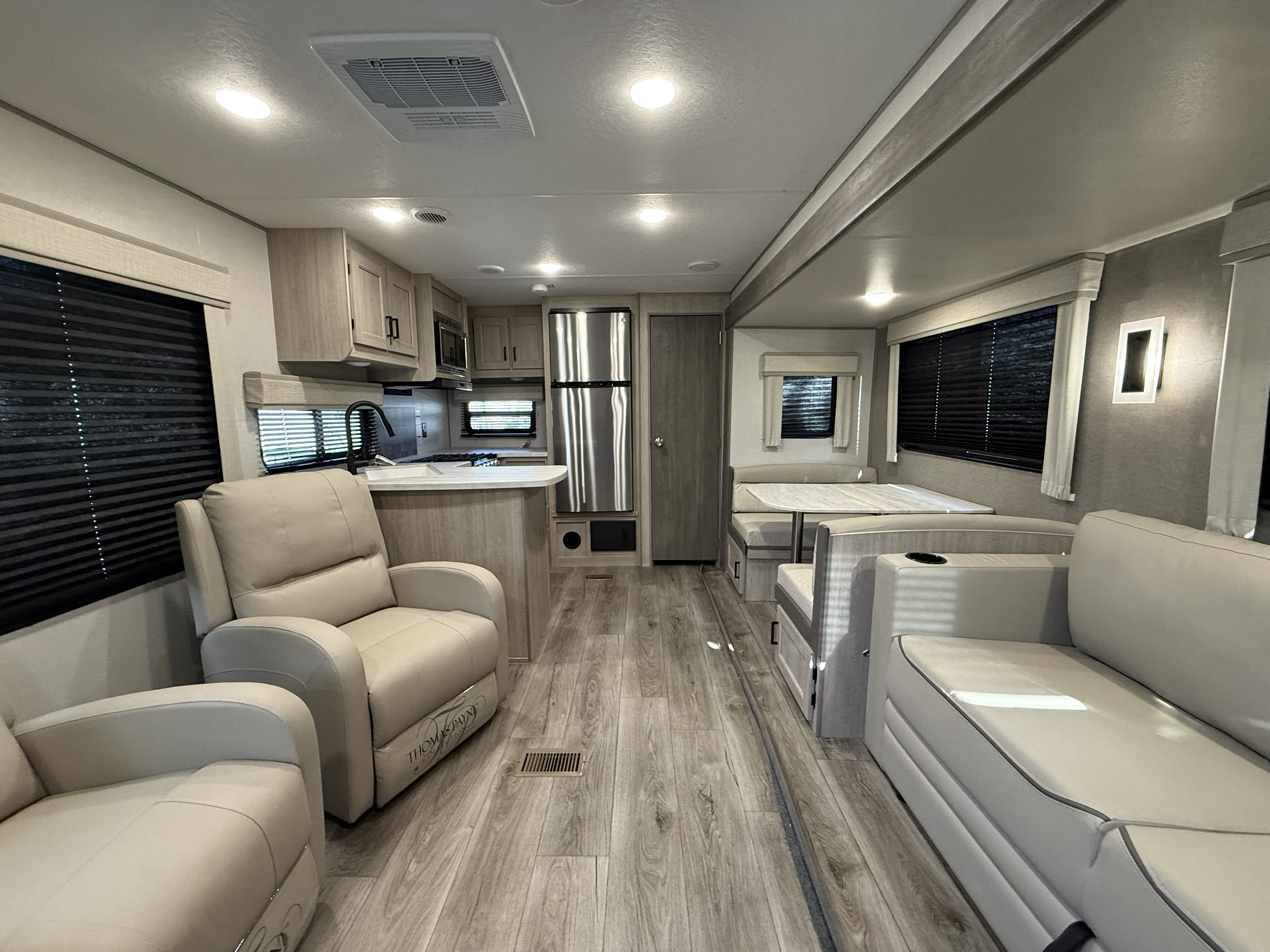 2024 Coachmen Catalina Legacy Edition 303RKDS - Image 10