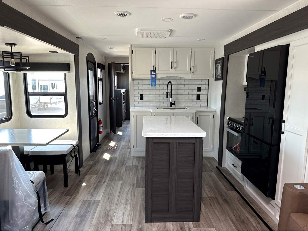 2026 VENTURE RV SPORTTREK 333VMI - Image 13