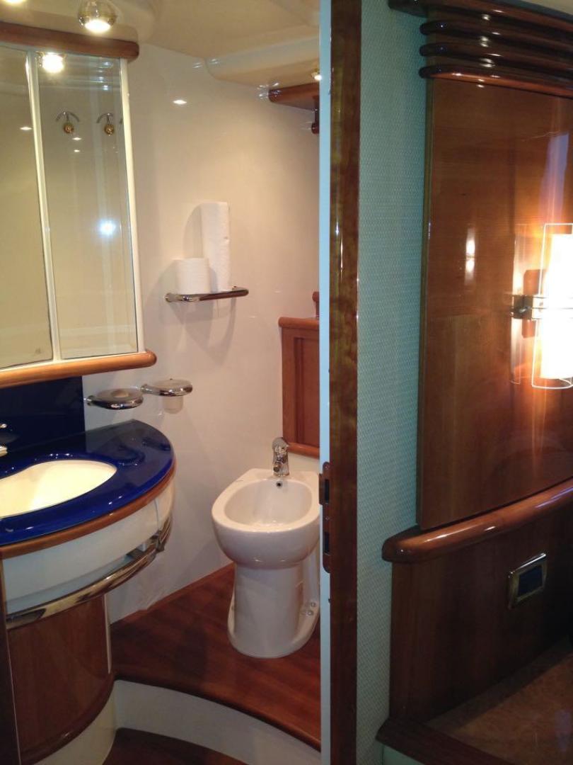 2005 Azimut 62 Evolution - Image 15
