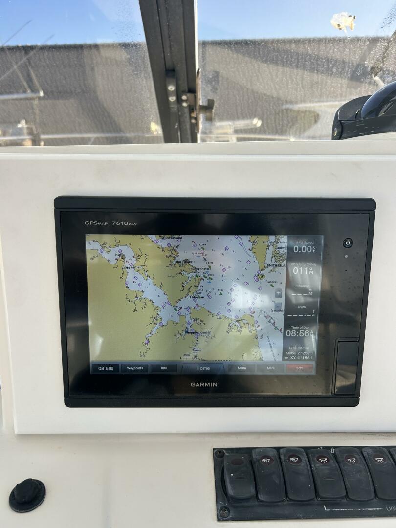 1995 Carolina Classic 28 Express - Image 15