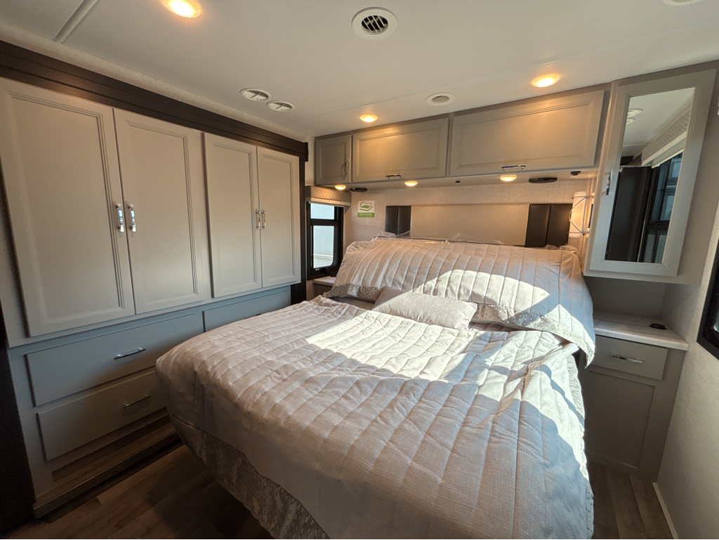 2026 THOR MOTOR COACH PALAZZO 33.6 - Image 19