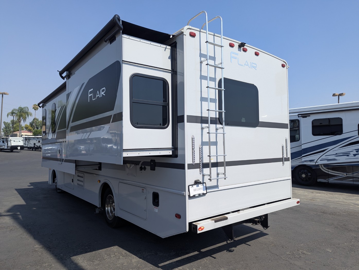 2025 Fleetwood Flair 28A - Image 4