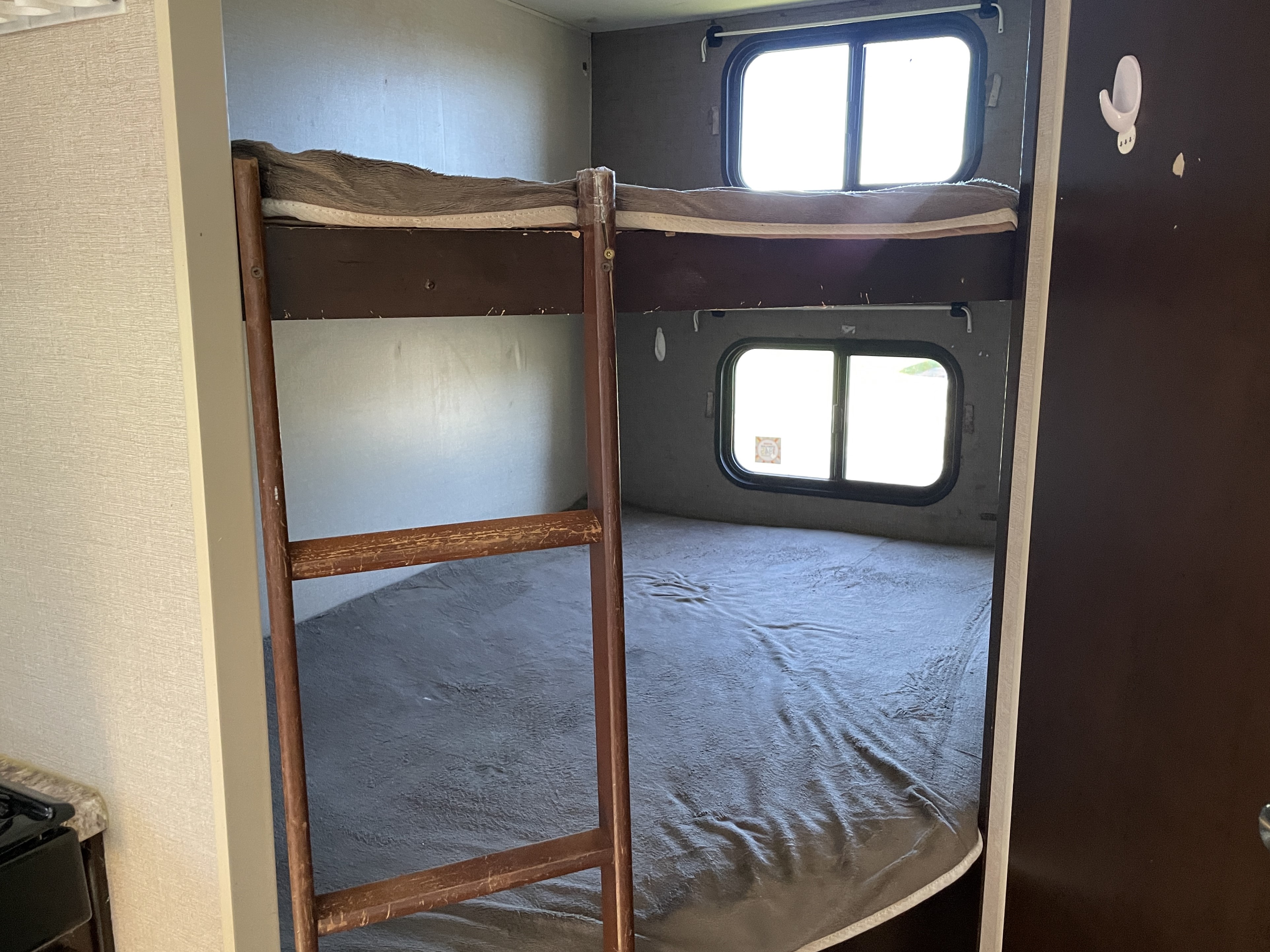 2019 KZ RV Sportsmen LE 231BHKLE - Image 11