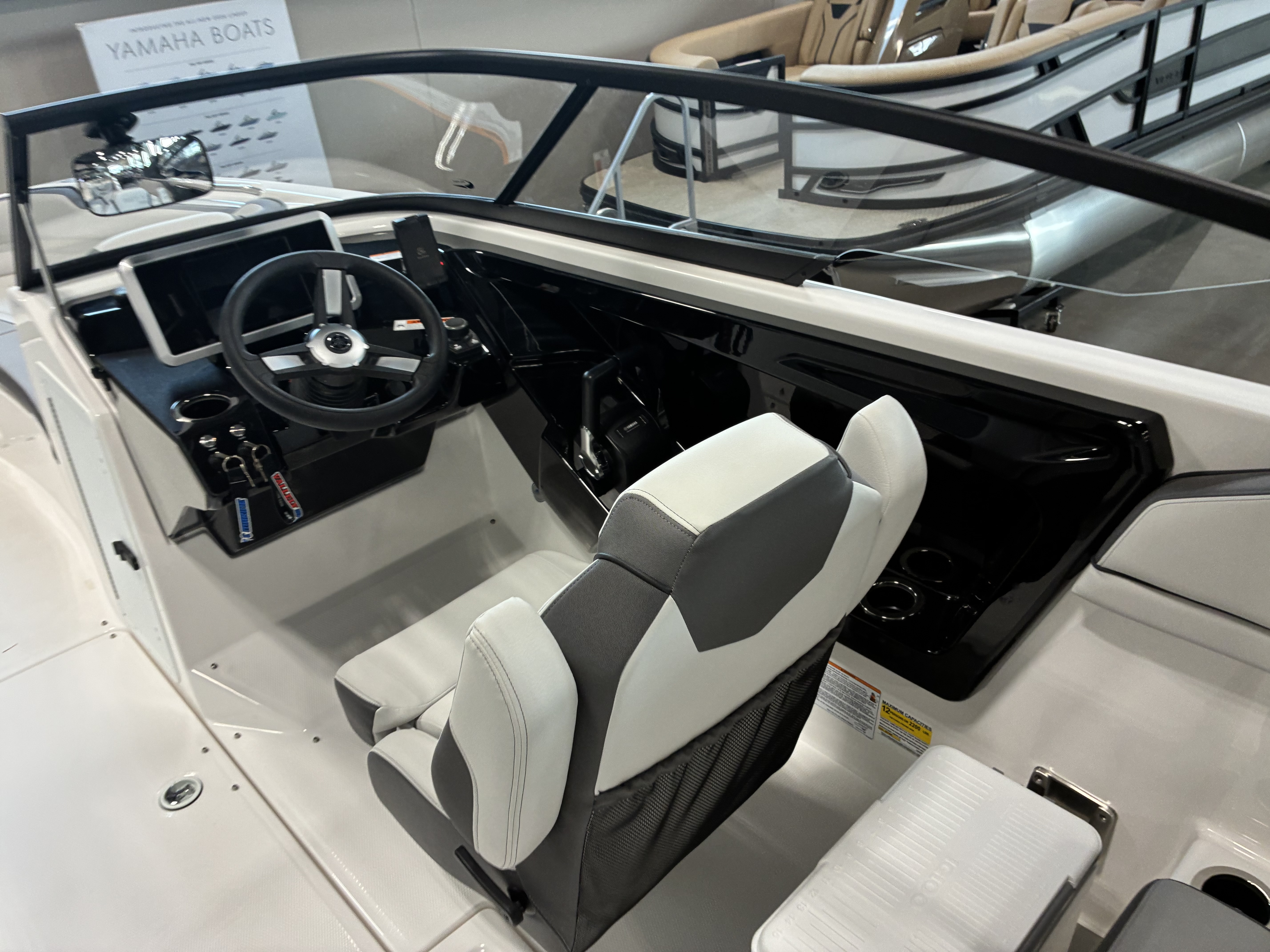 2026 Yamaha Boats AR250 - Image 2