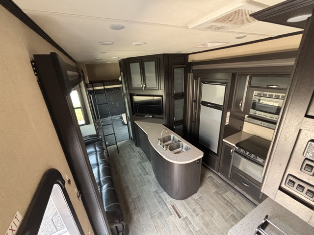 2018 Dutchmen Voltage Triton 3551 - Image 46
