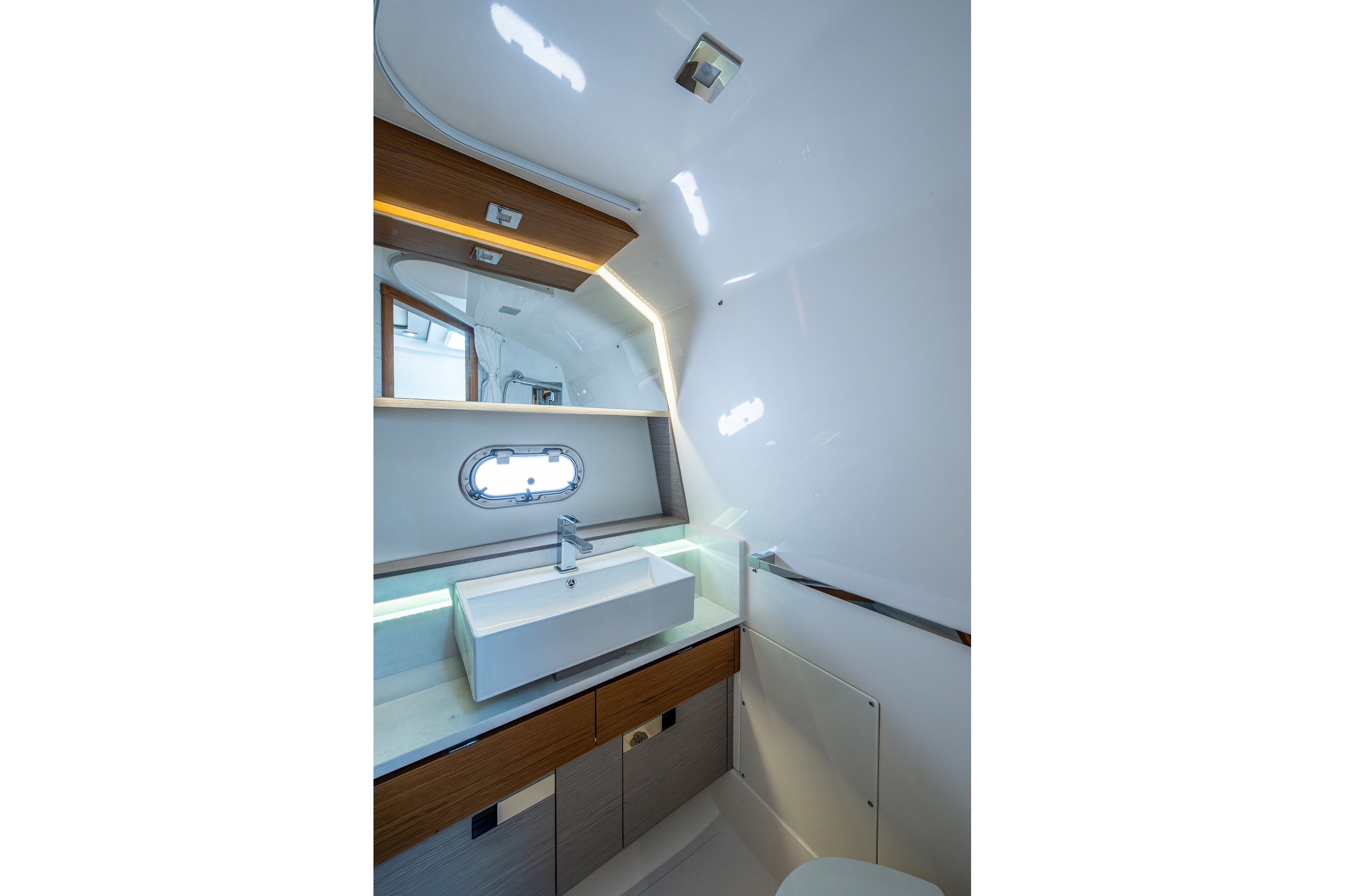 2024 Tiara Yachts 38 LS Base - Image 46