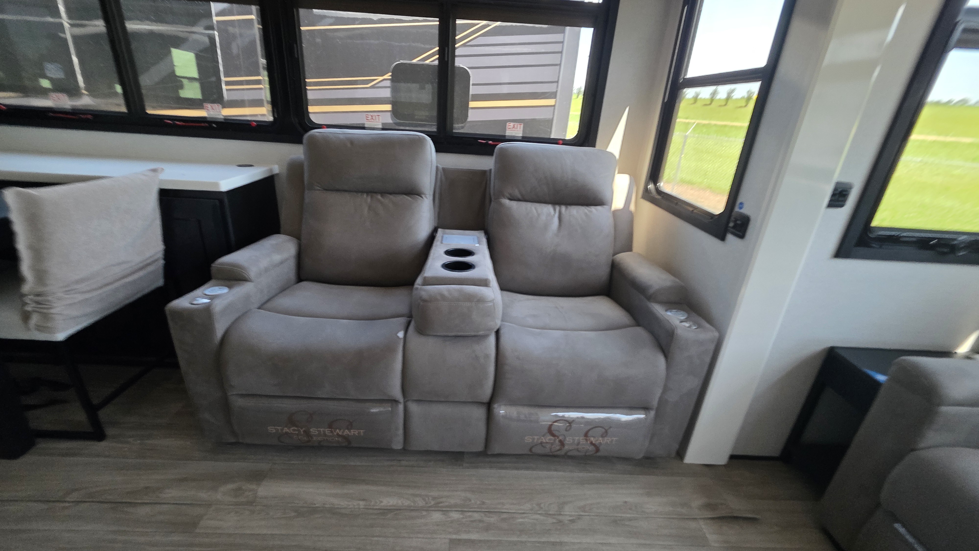2027 JAYCO PINNACLE 32RLTS - Image 26