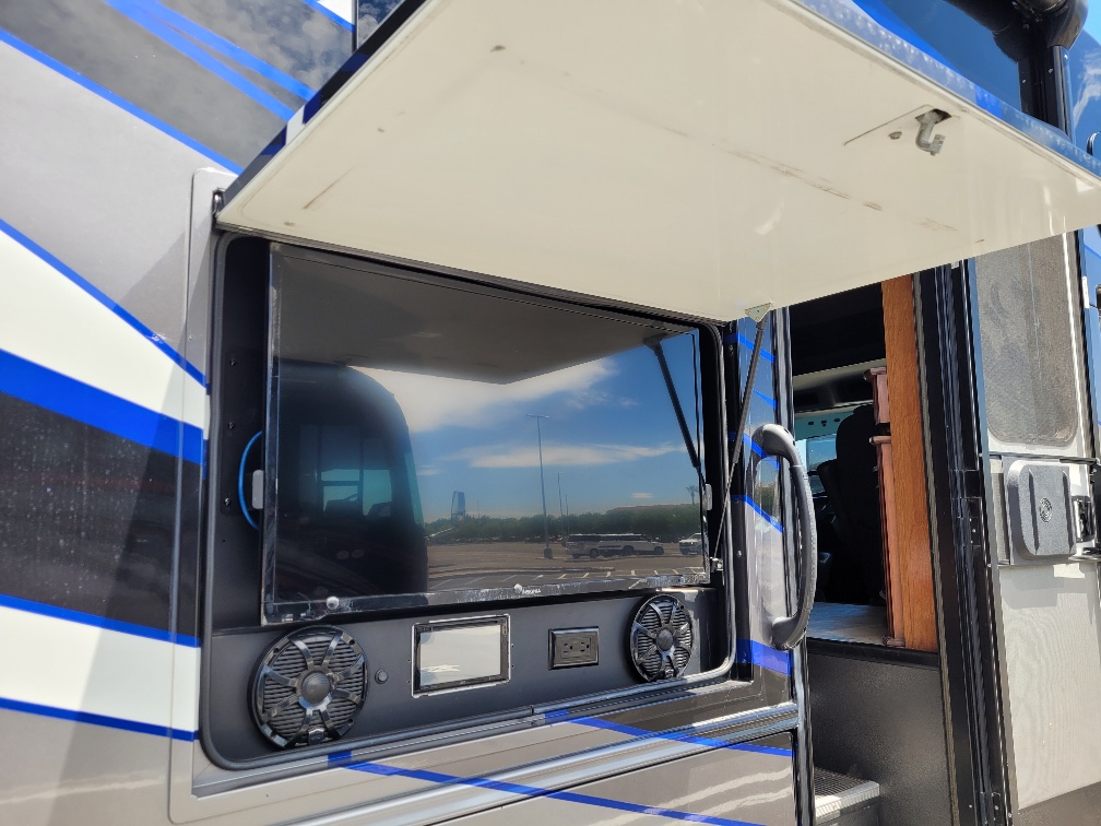 2018 Jayco Seneca 37HJ - Image 3