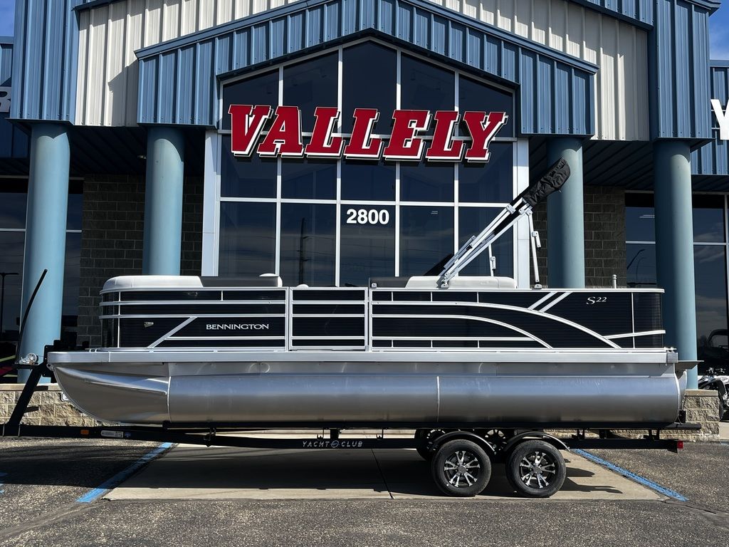 2026 Bennington 22SFC TriToon Pontoon - Image 1
