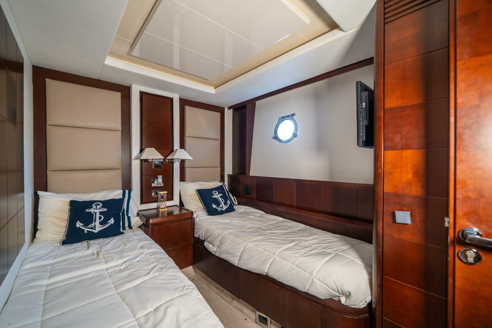 2010 Azimut 75 Fly - Image 42