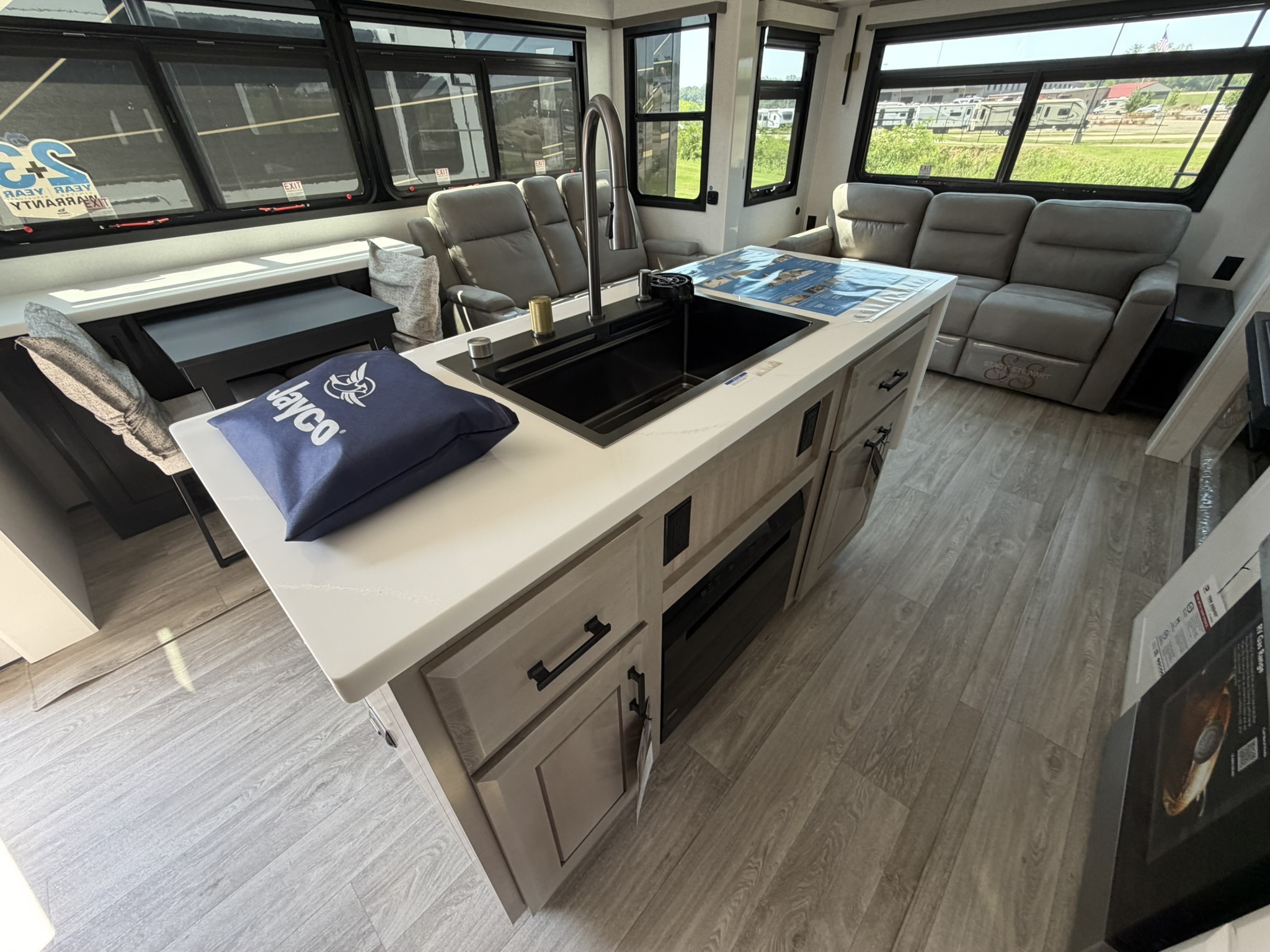 2027 JAYCO PINNACLE 32RLTS - Image 43