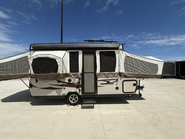 2017 Forest River Rockwood Premier 2514G - Image 8