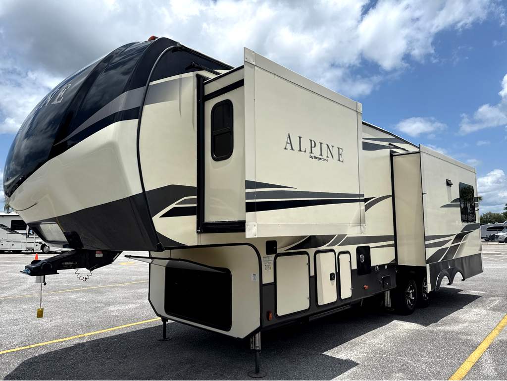 2020 Keystone ALPINE 3021RE - Image 2