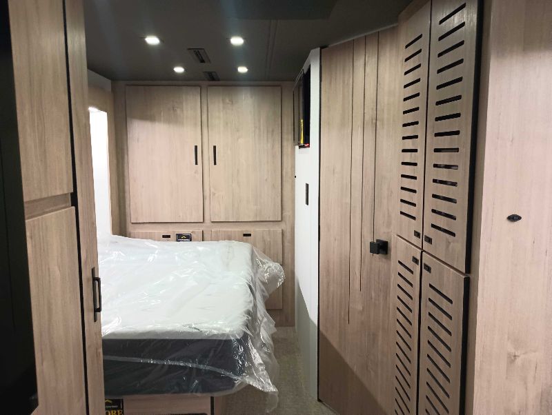 2026 Grand Design Lineage Series F 31ZW - Image 12