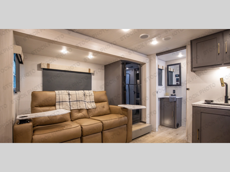 2027 FOREST RIVER 25RLSS - Image 3