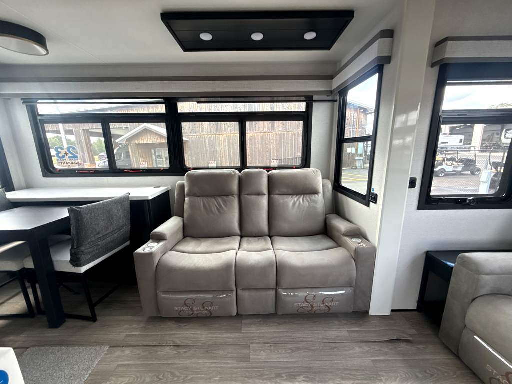2027 JAYCO PINNACLE 32RLTS - Image 11