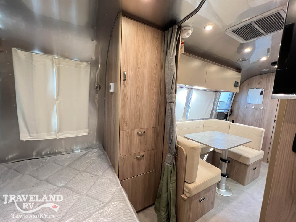2027 Airstream Flying Cloud 23FBQ - Image 23