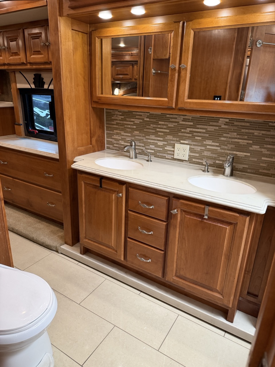 2015 Tiffin Phaeton 40 AH - Image 12