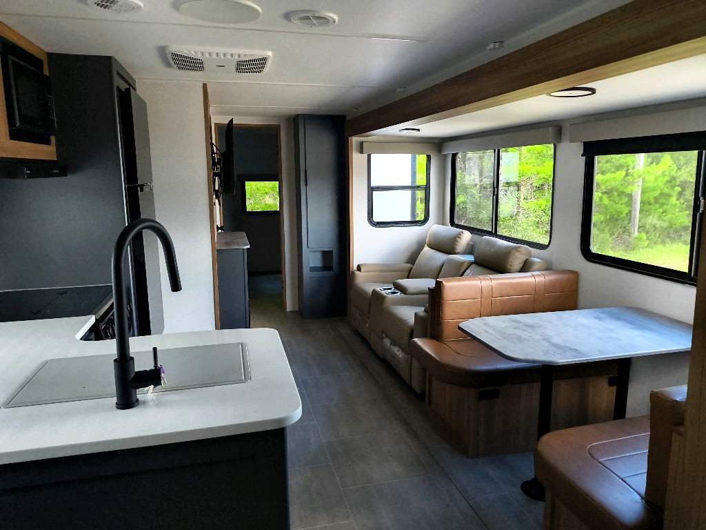 2025 HEARTLAND CORTERRA 33.3BH - Image 7