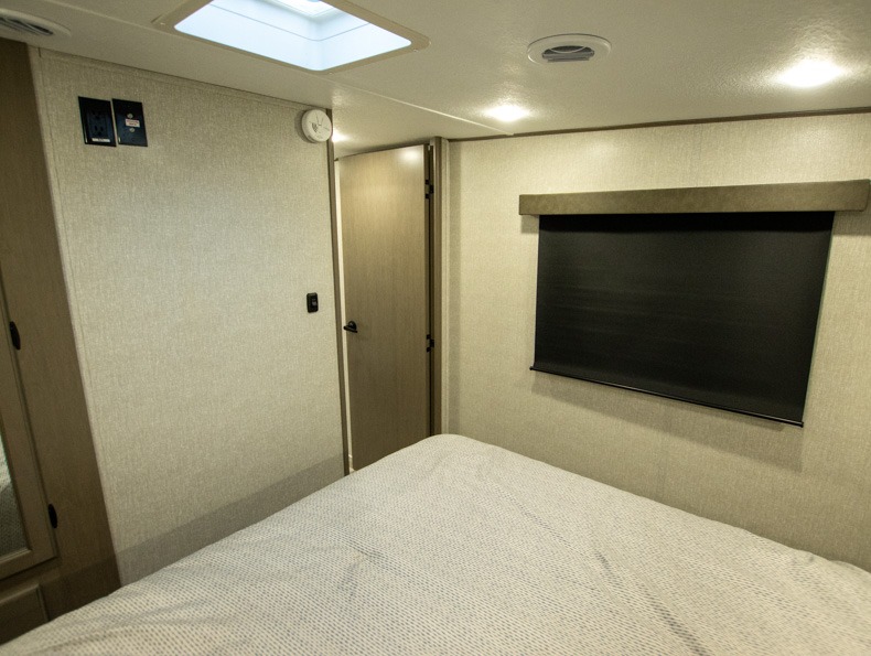 2023 Coachmen Chaparral Lite 25RE - Image 22