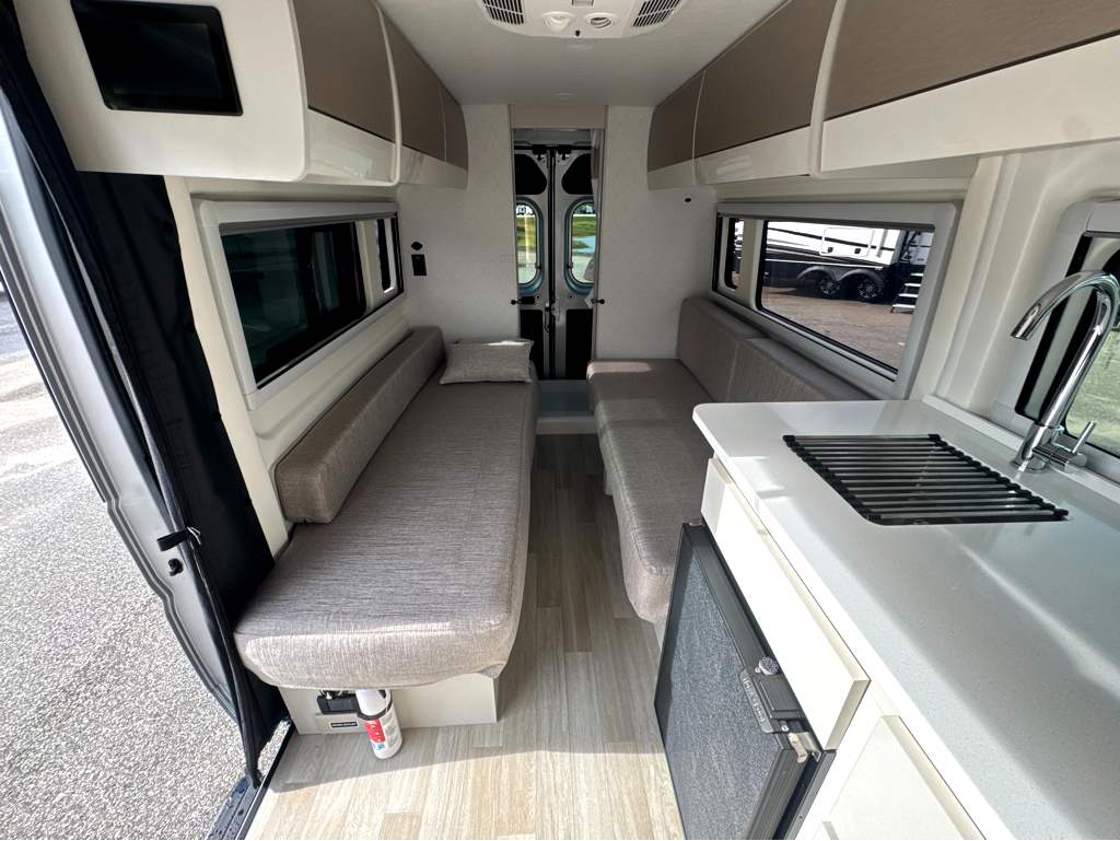 2027 THOR MOTOR COACH SEQUENCE 20L - Image 14