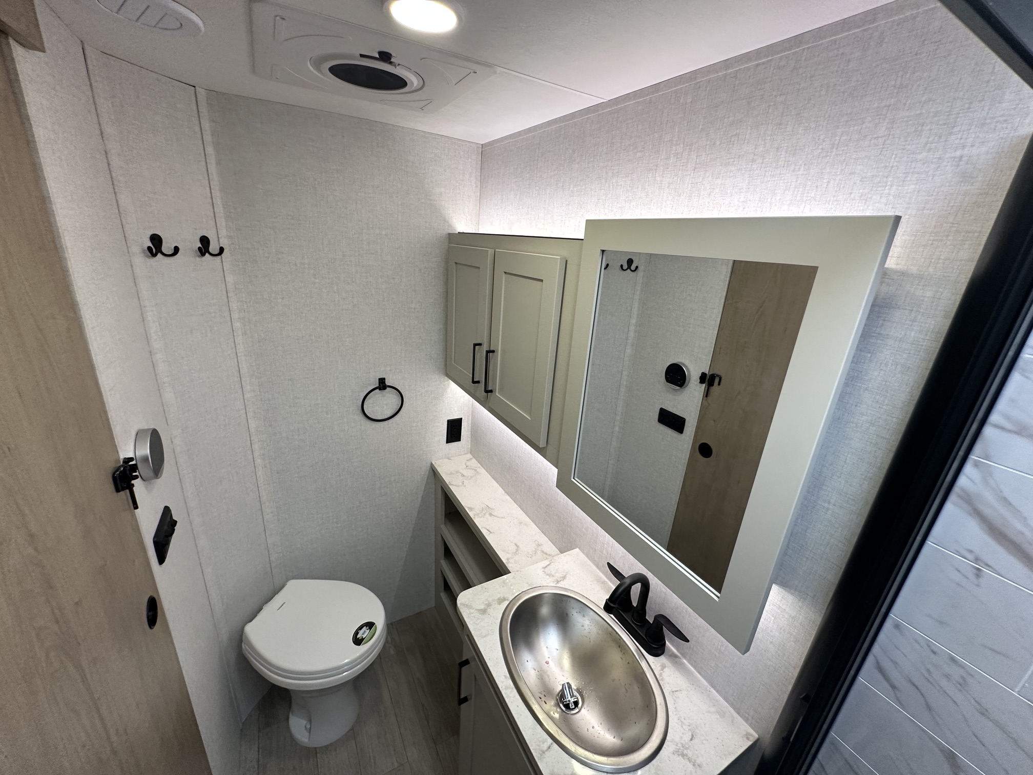 2027 Ember RV Touring Edition 2300MLL - Image 15