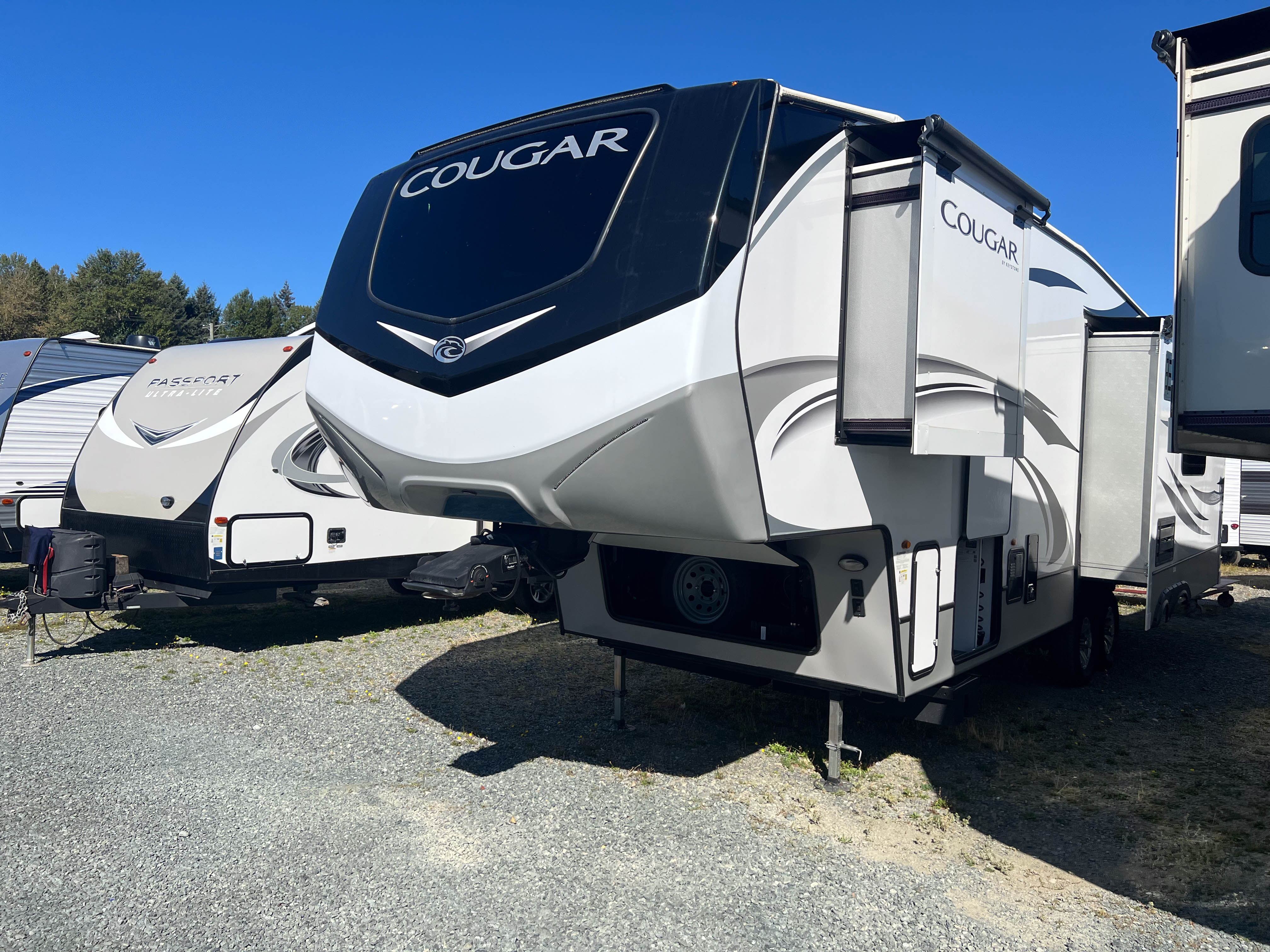 2022 Keystone Cougar East 290RLS - Image 5