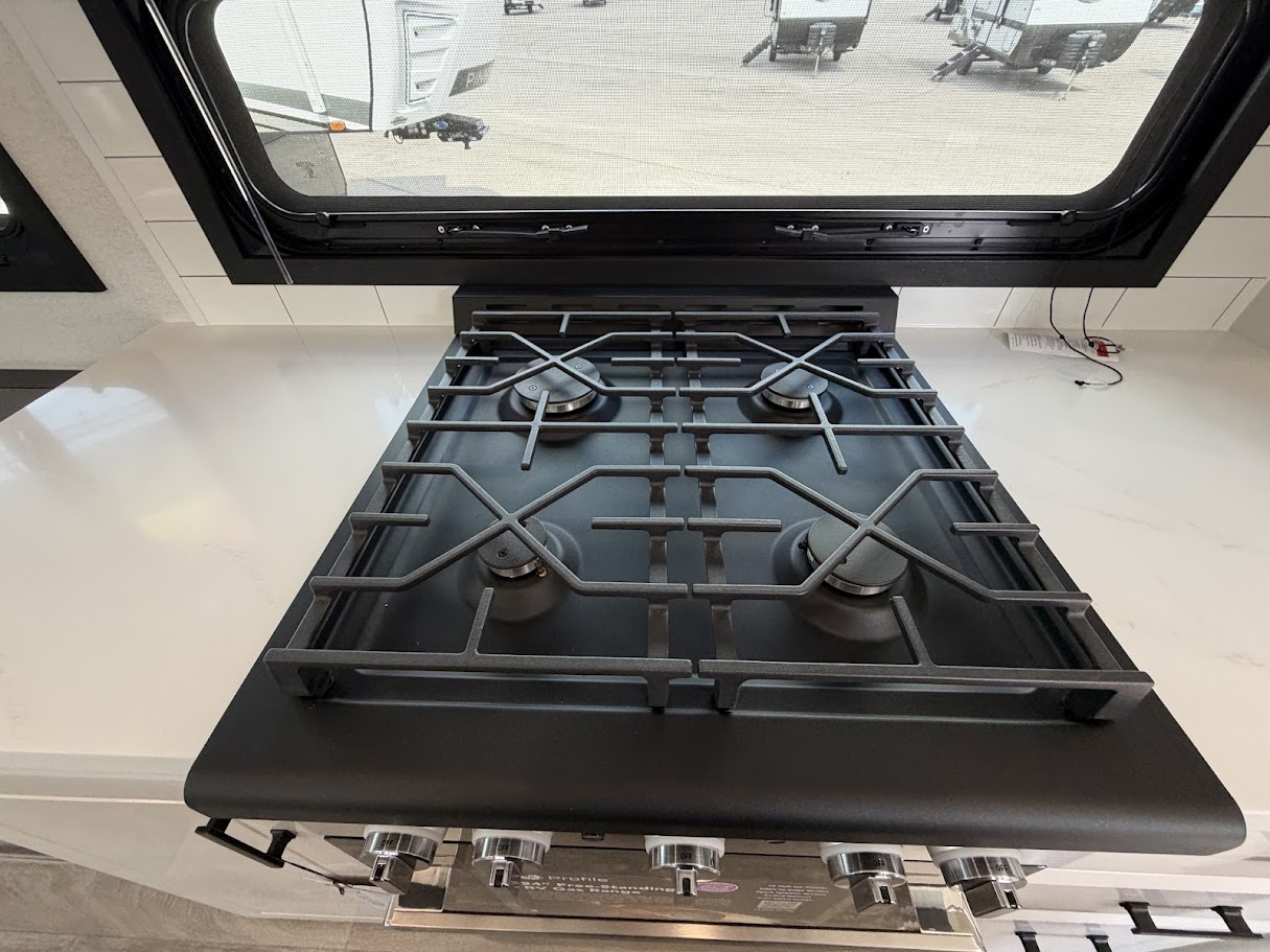 2027 JAYCO PINNACLE 32RLTS - Image 26