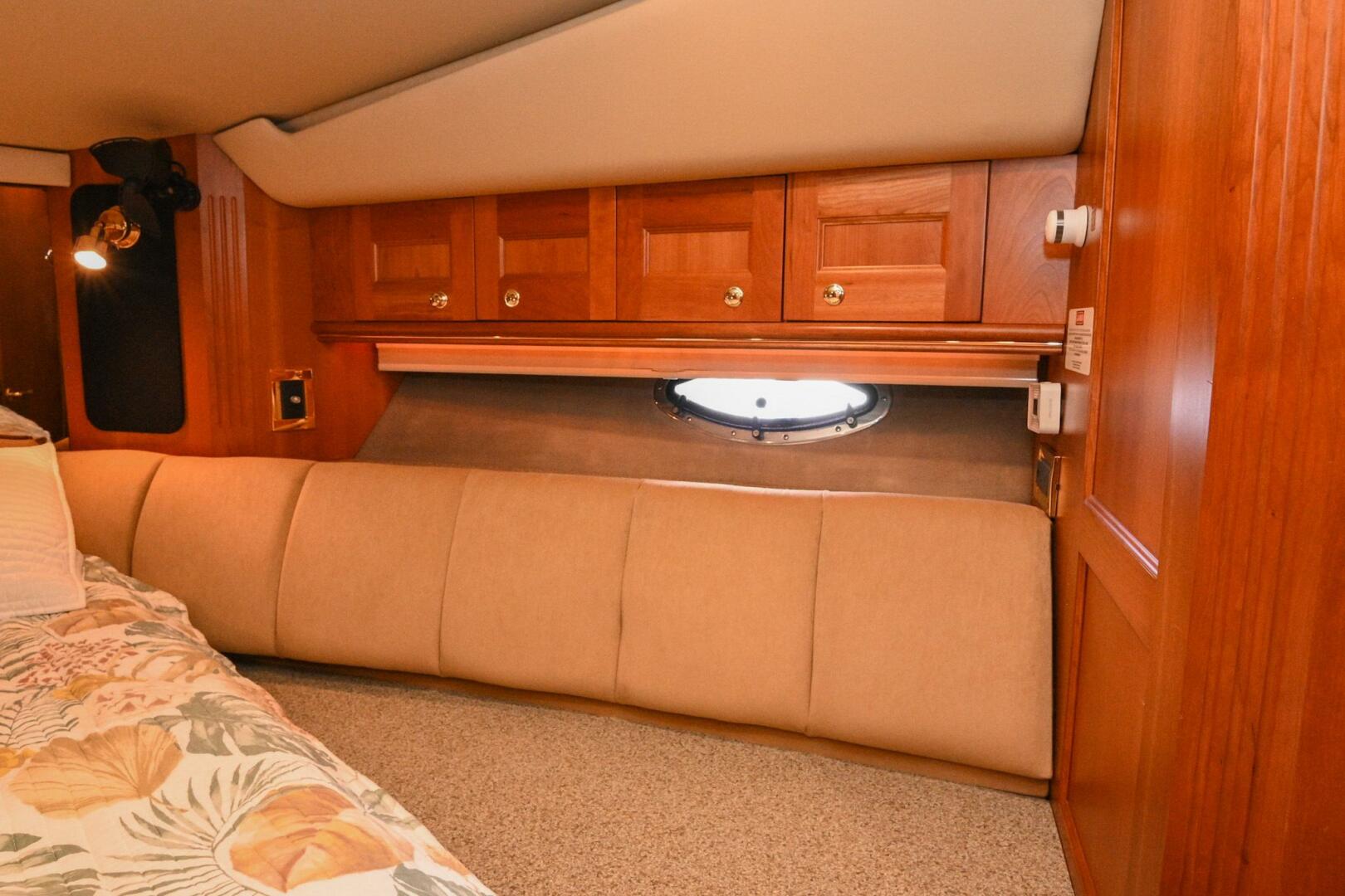 2002 Cruisers Yachts 5000 Sedan Sport - Image 78