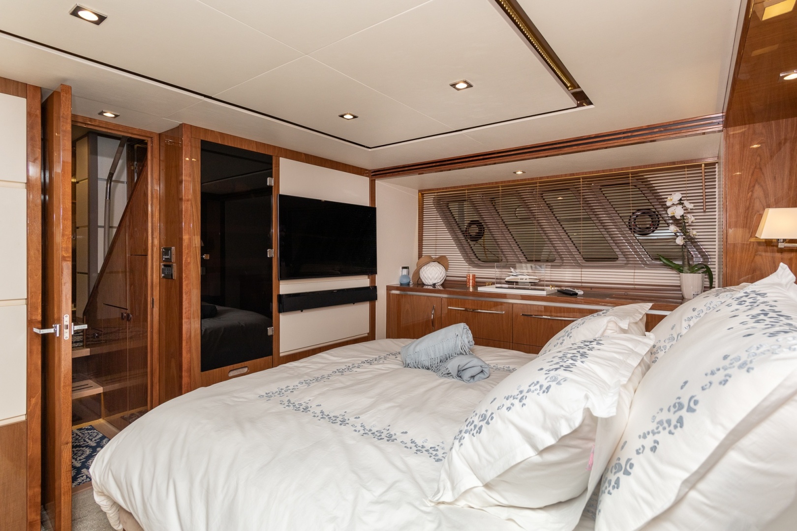 2018 Sea Ray L650 FLY - Image 56