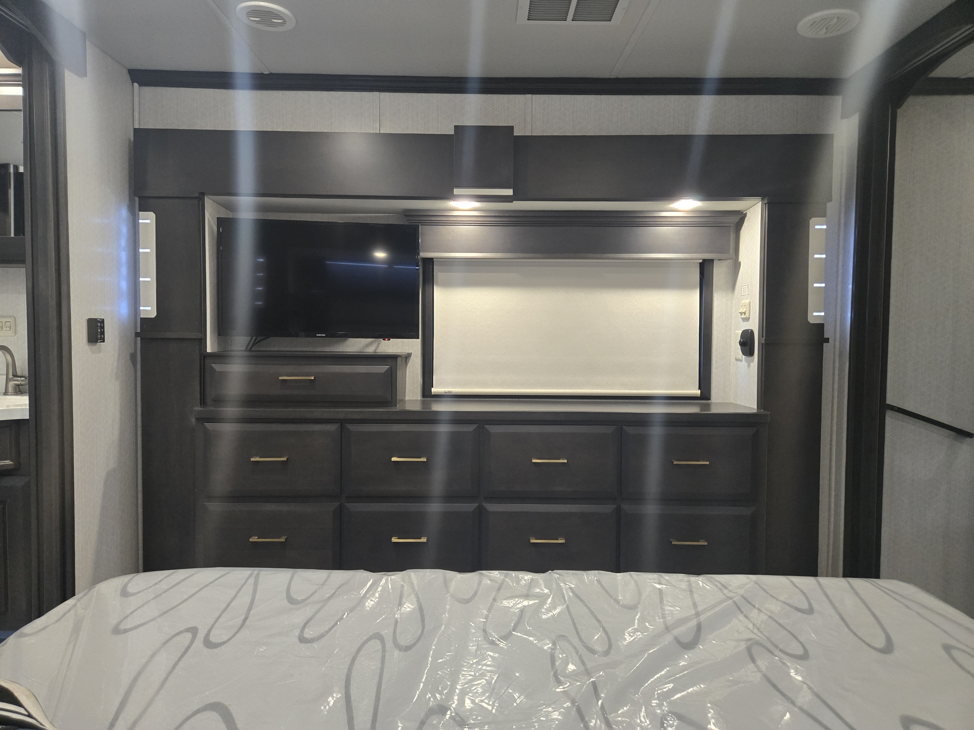 2021 DRV Mobile Suites 41RKDB - Image 22
