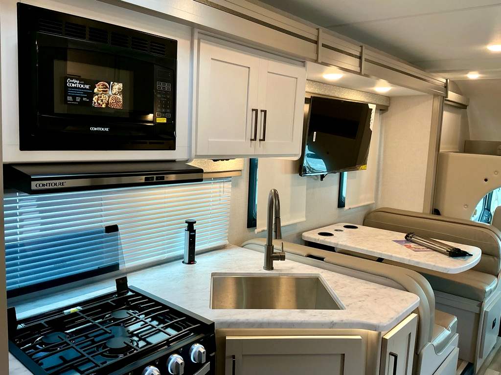 2026 THOR MOTORCOACH 28Z - Image 10