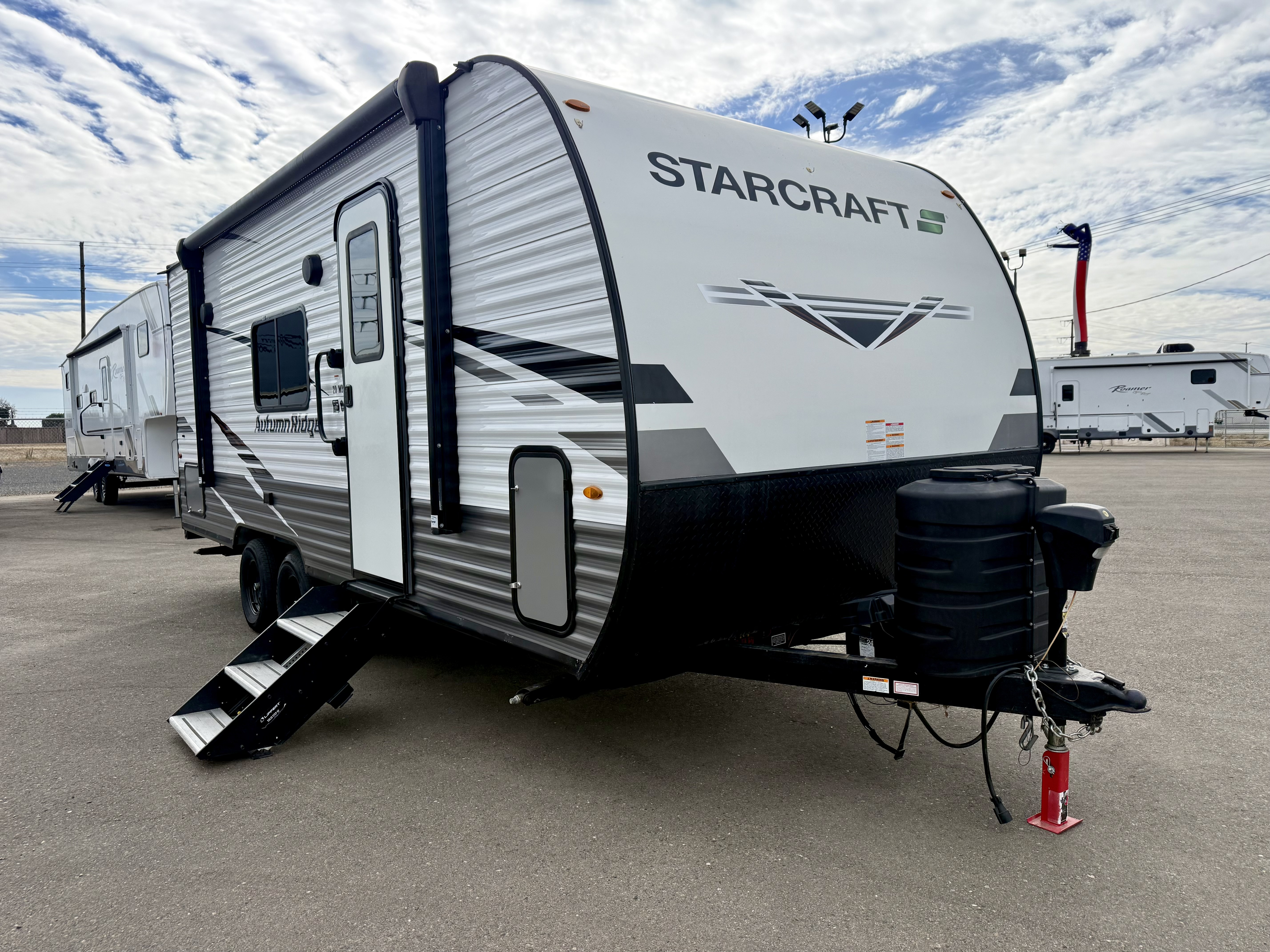 2023 Starcraft Autumn Ridge 20MB - Image 1