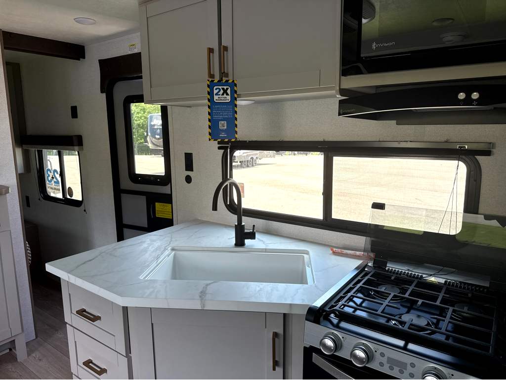 2027 Jayco Jay Flight SLX 261BHS - Image 9