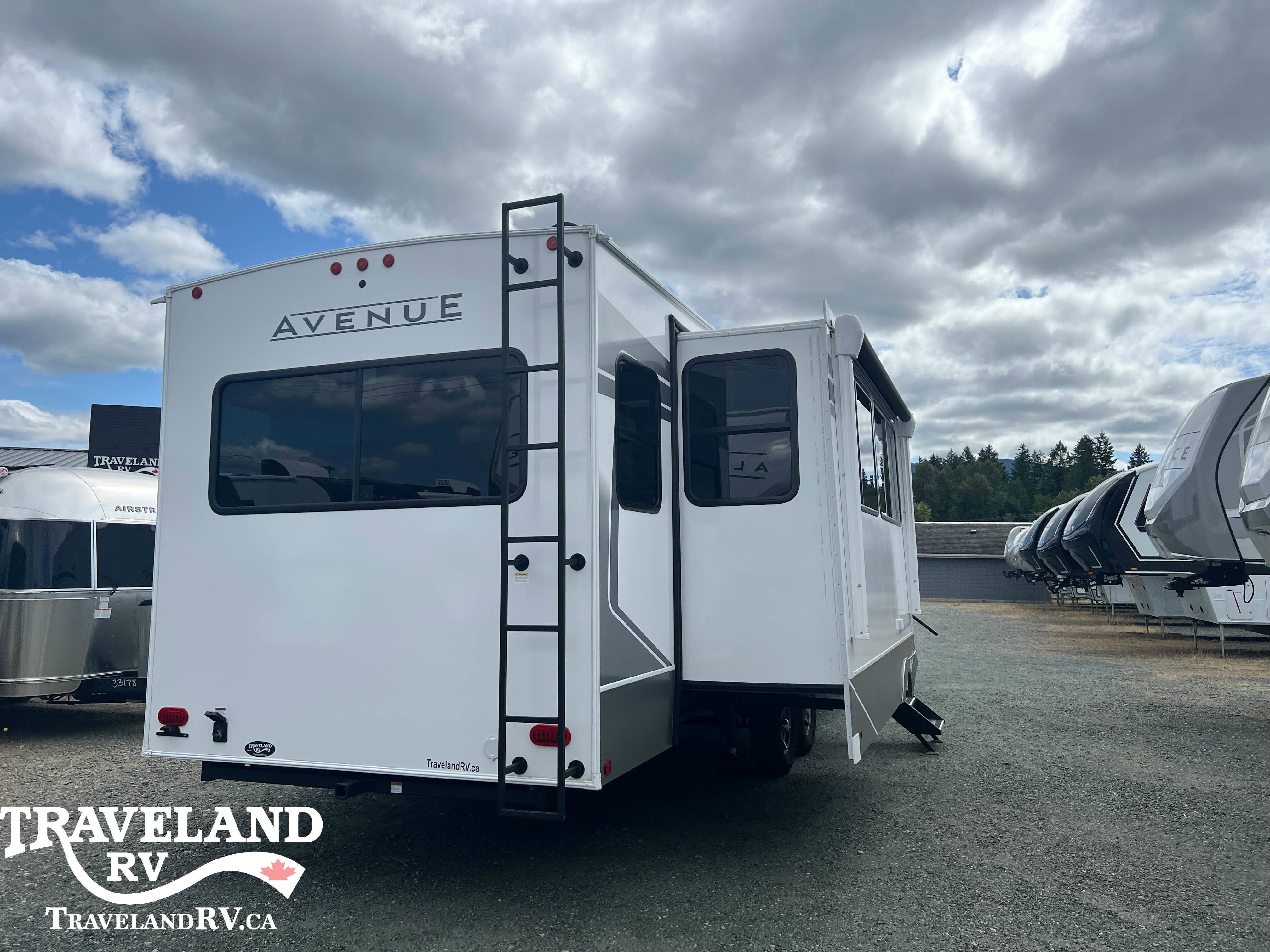 2026 Alliance RV Avenue 332RL - Image 4