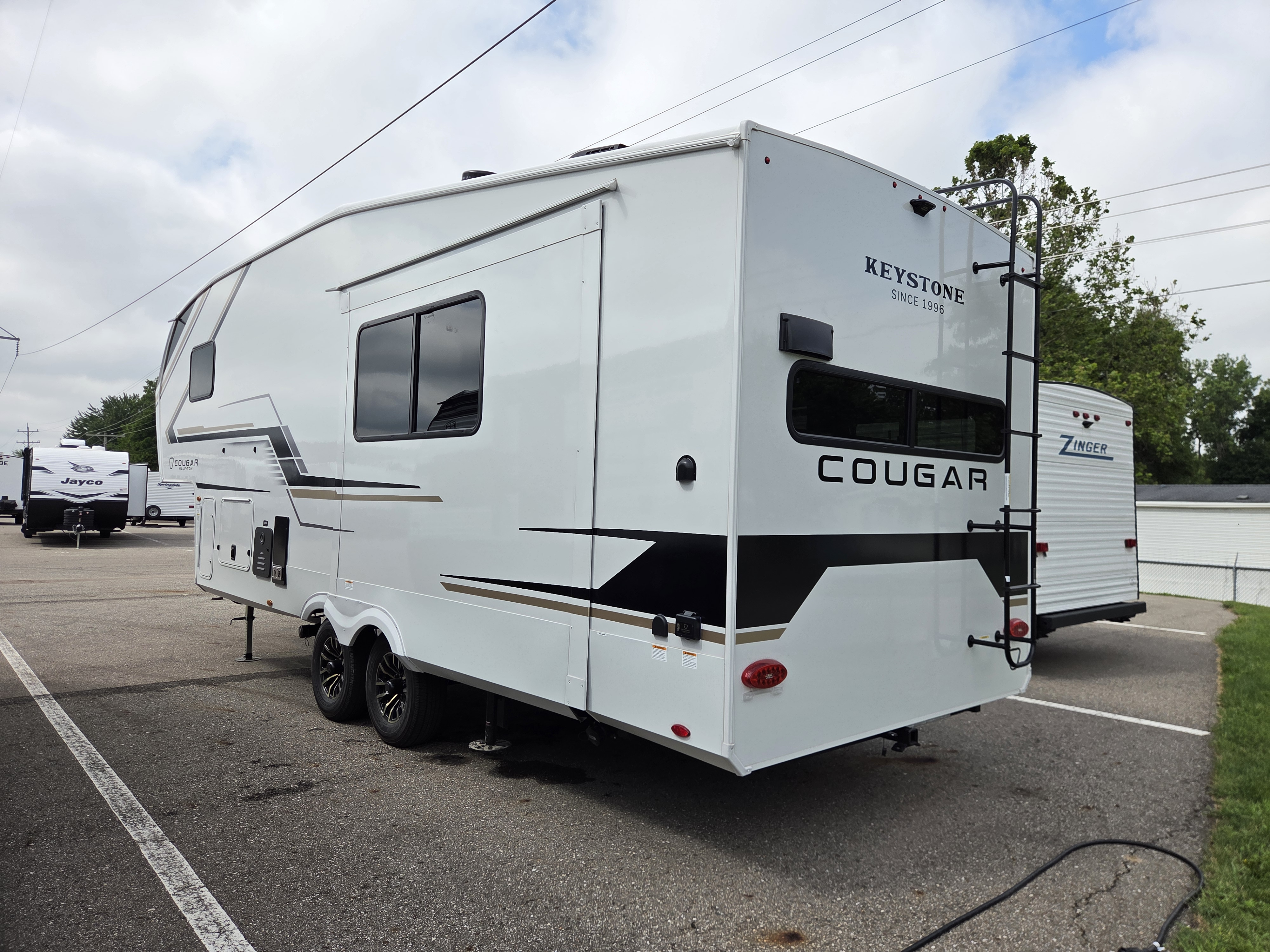 2027 Keystone Cougar Half-Ton 23MLE - Image 4