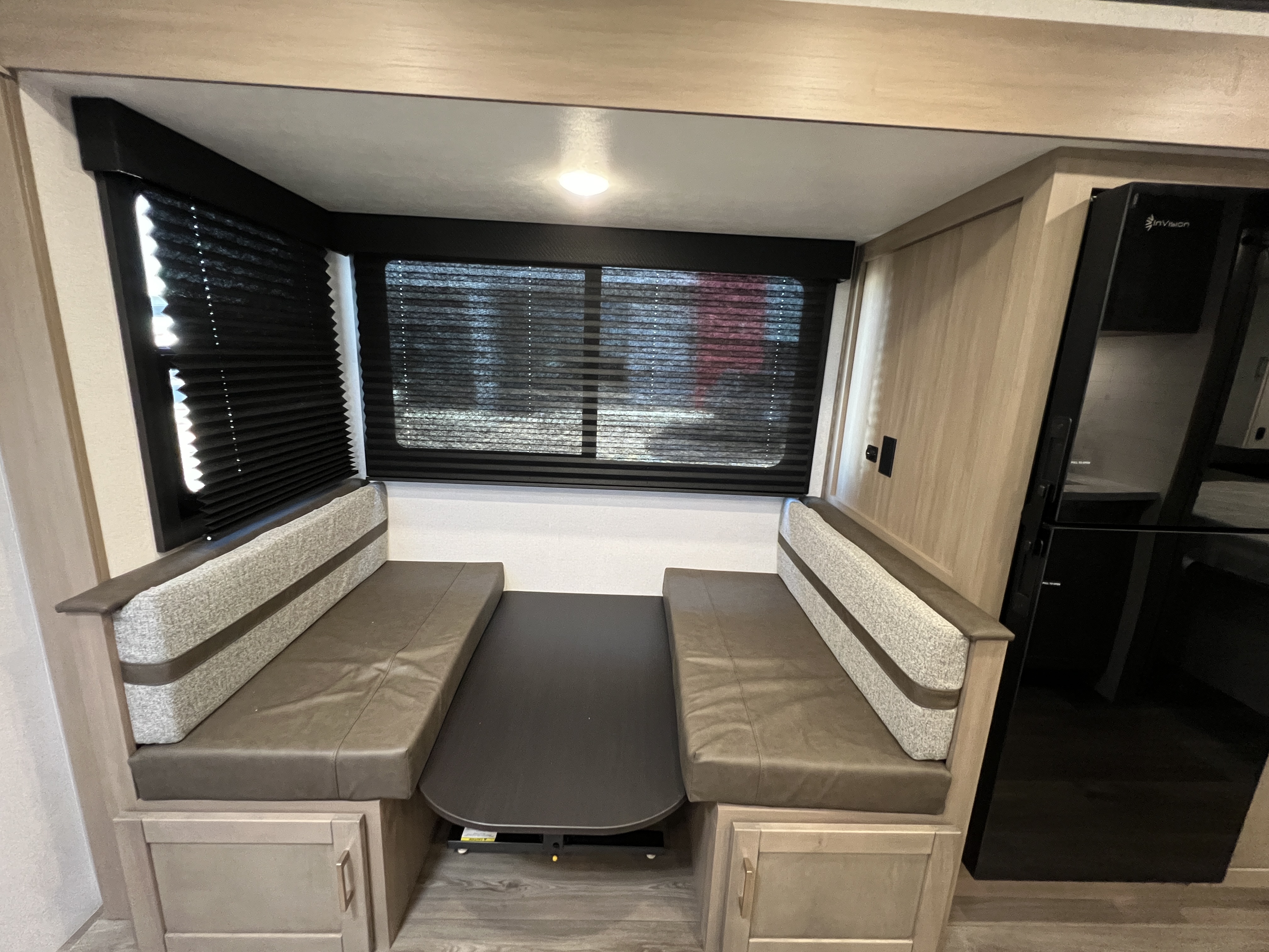 2027 Highland Ridge RANGE LITE 240DBH - Image 21