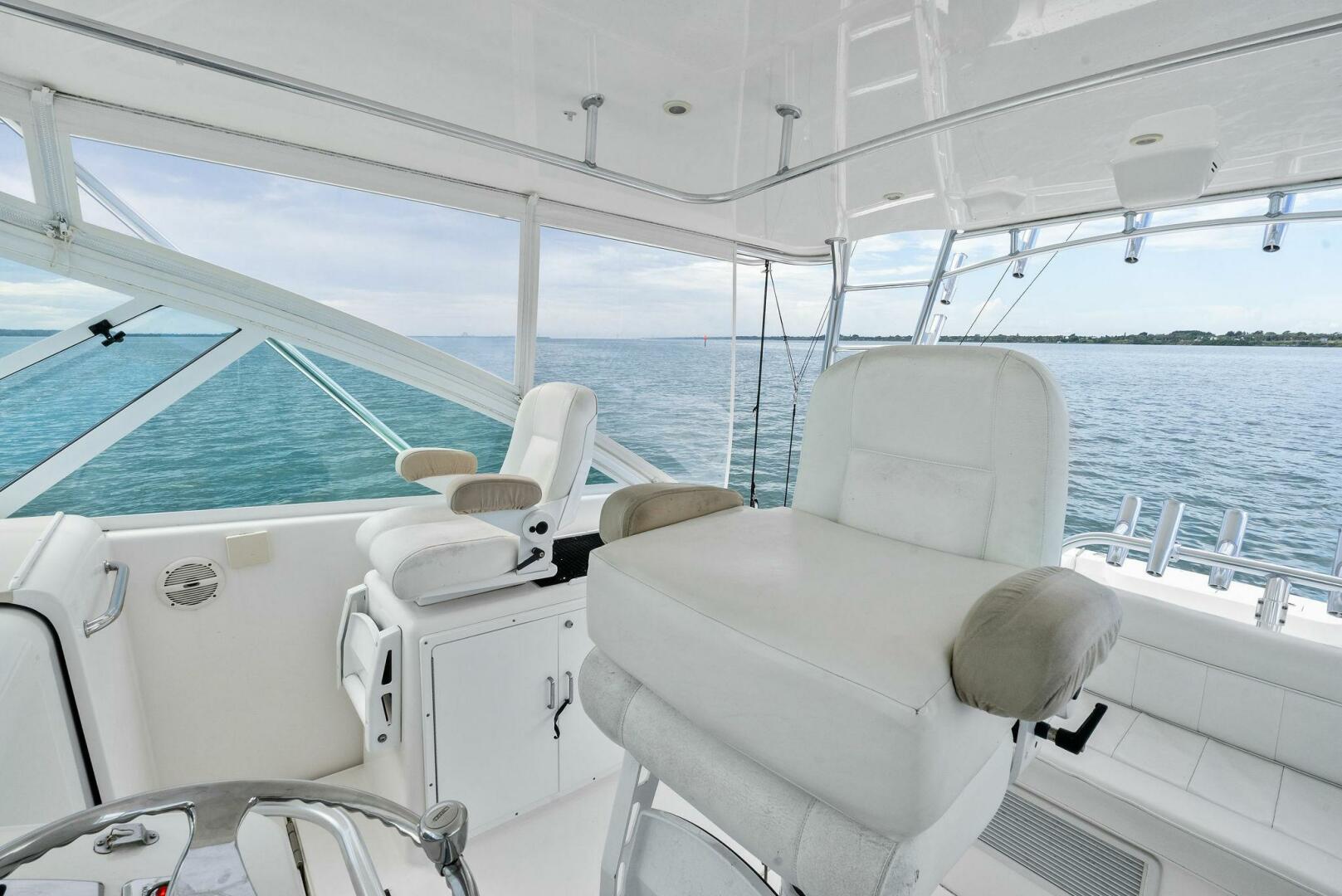 2004 Cabo 40 Hardtop Express - Image 13