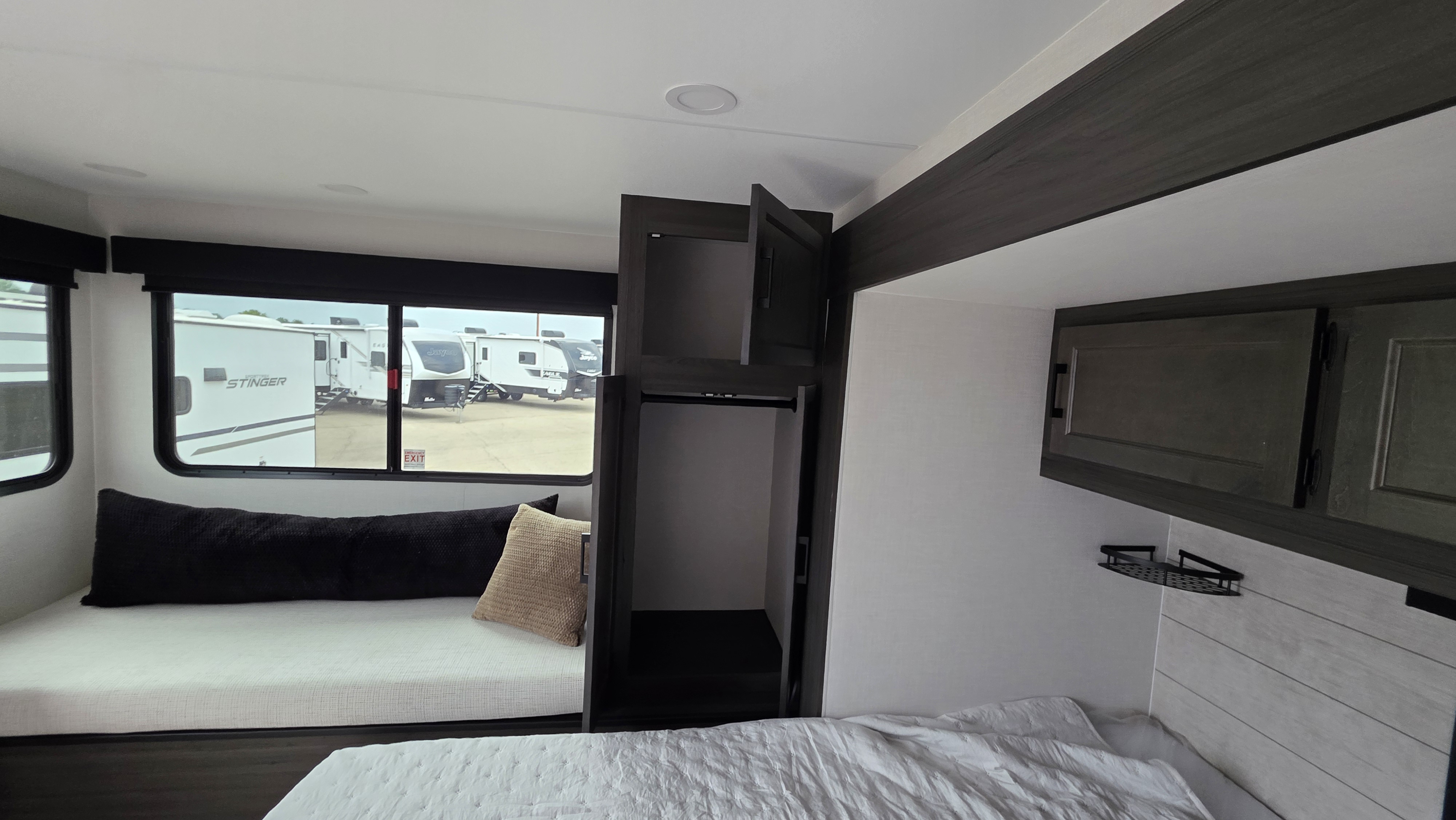 2027 VENTURE RV STRATUS 262VFK - Image 32