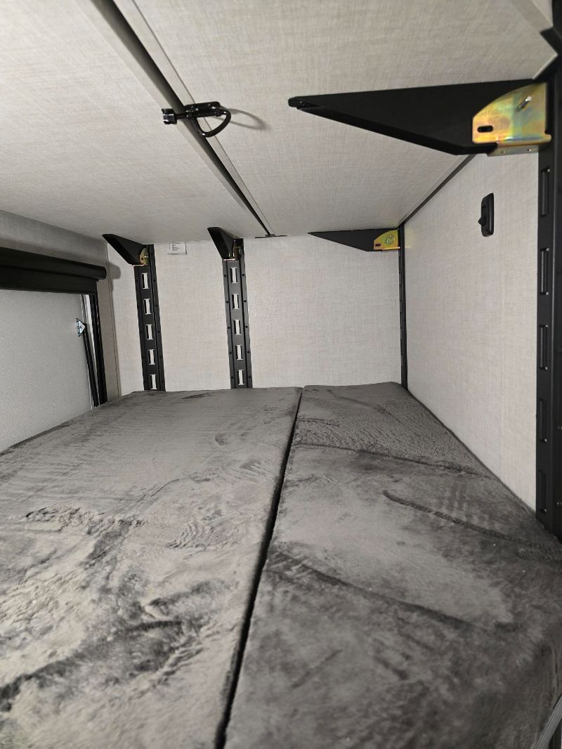 2026 Ember RV E-Series 19ETS - Image 44