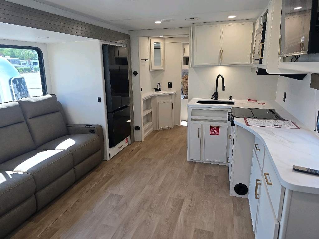 2027 GRAND DESIGN TRANSCEND 265BHT - Image 12