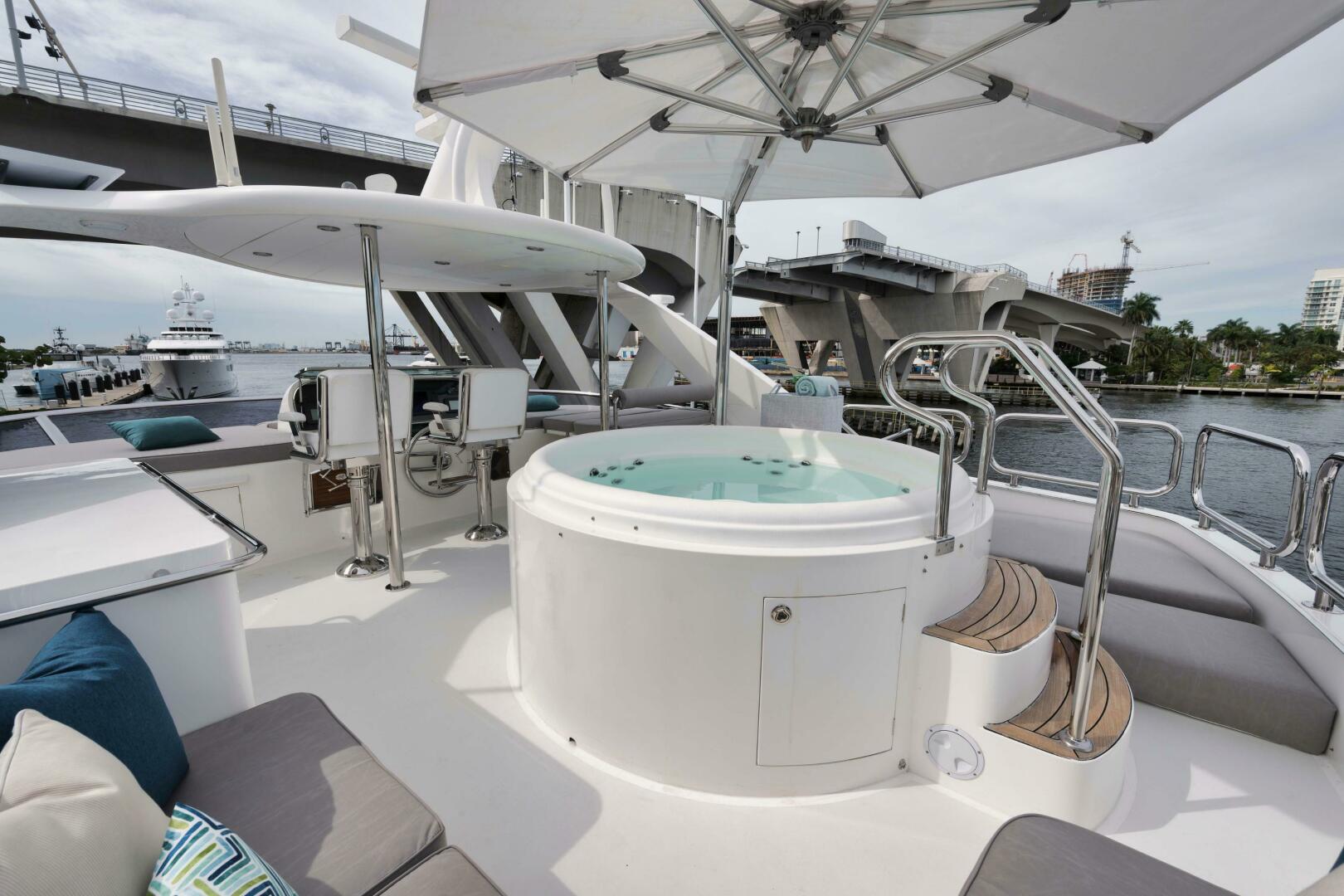 2012 Horizon P110 Tri-Deck - Image 35