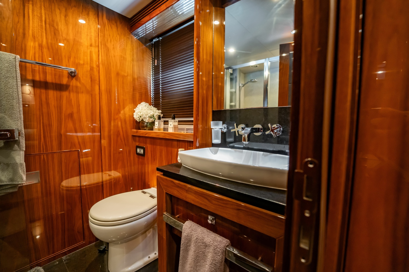 2010 Sunseeker 34 Metre Yacht - Image 65