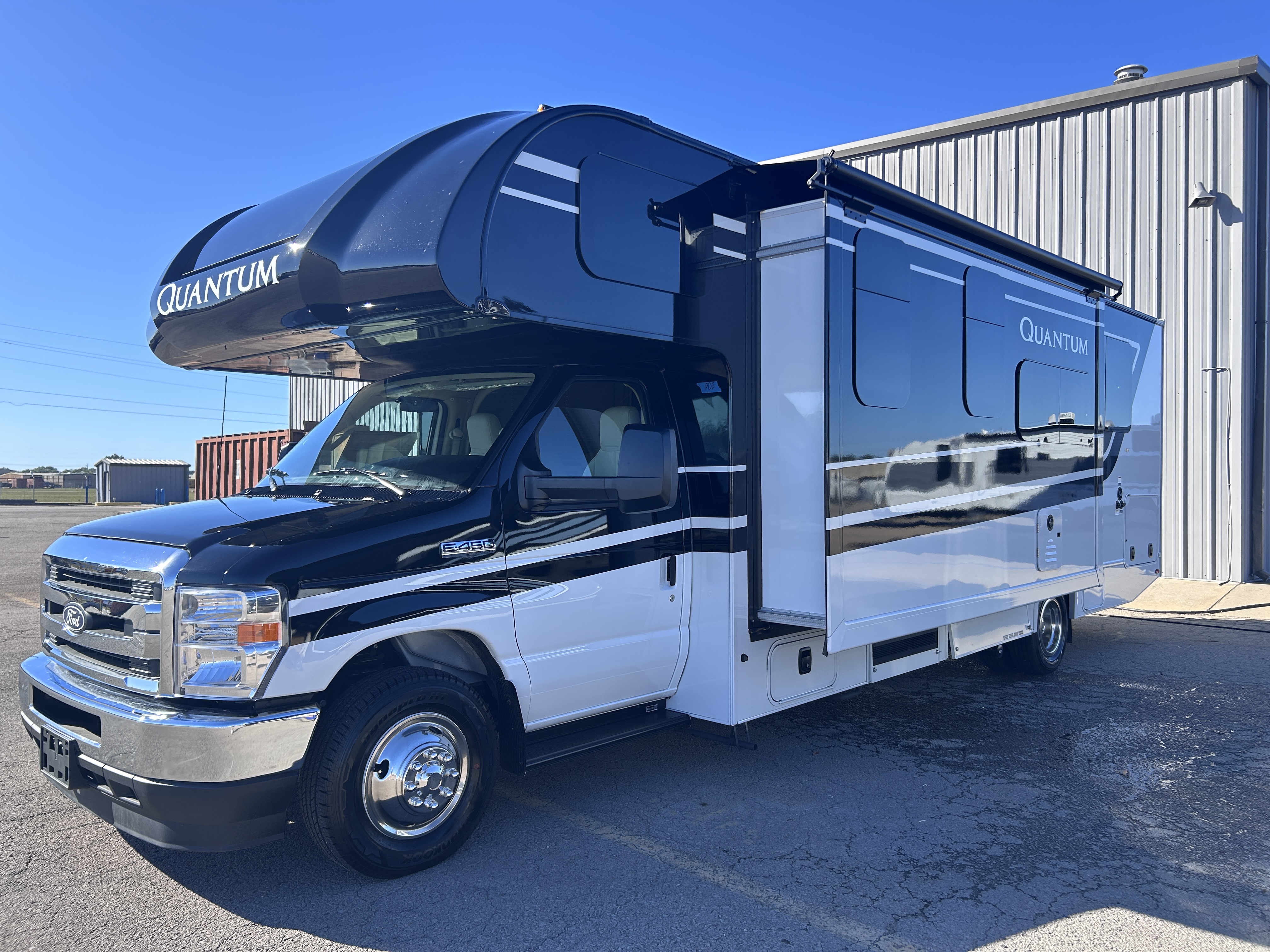 2027 Thor Motor Coach Quantum LC28 - Image 3