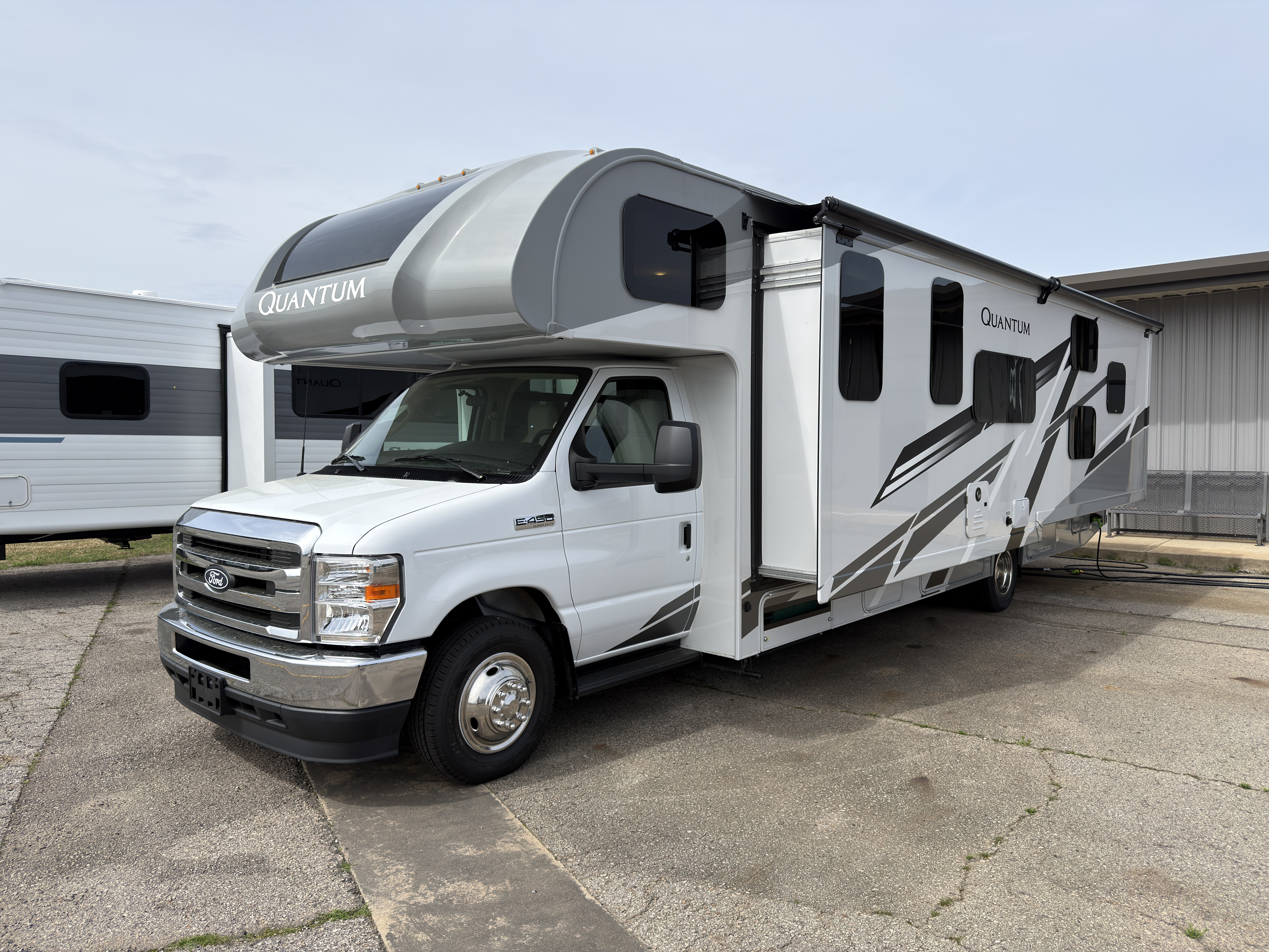 2026 Thor Motor Coach Quantum LF31 - Image 3