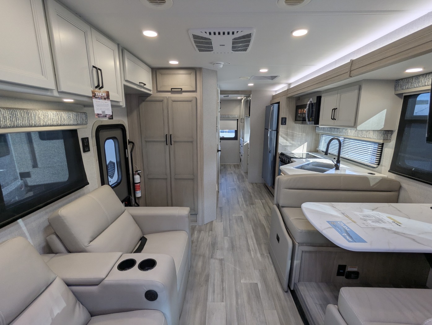 2027 Thor Motor Coach Omni Explorer X32 - Image 16