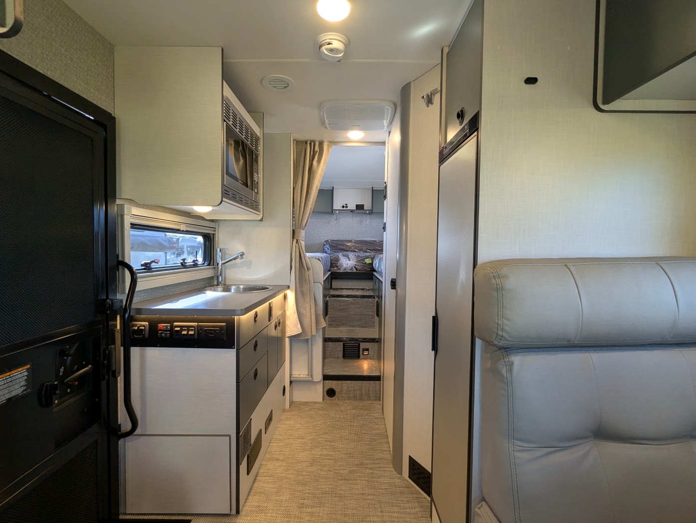 2026 Winnebago EKKO Sprinter 23B AWD - Image 11
