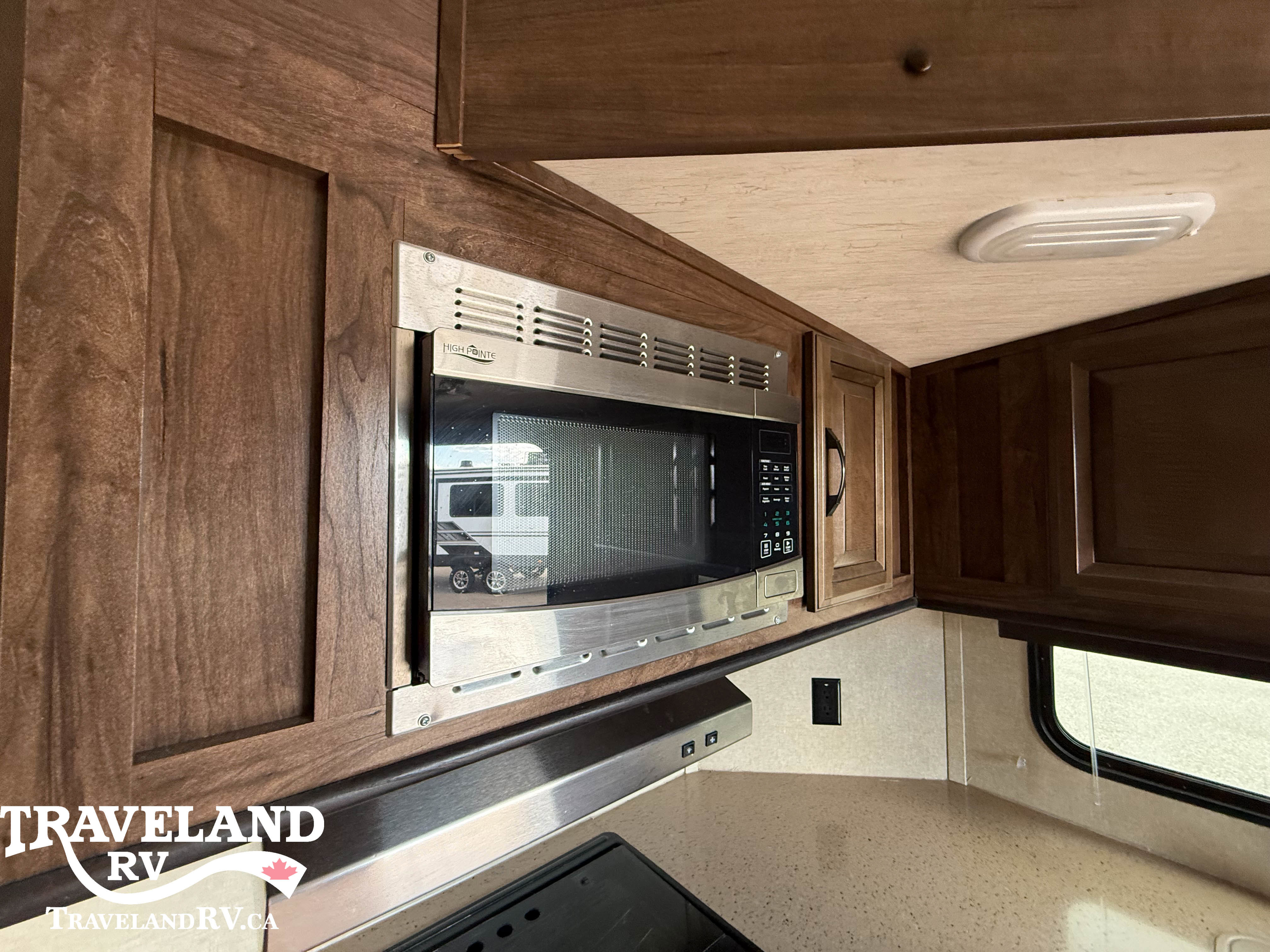 2017 Cruiser RV Radiance Touring R-24VSD - Image 7